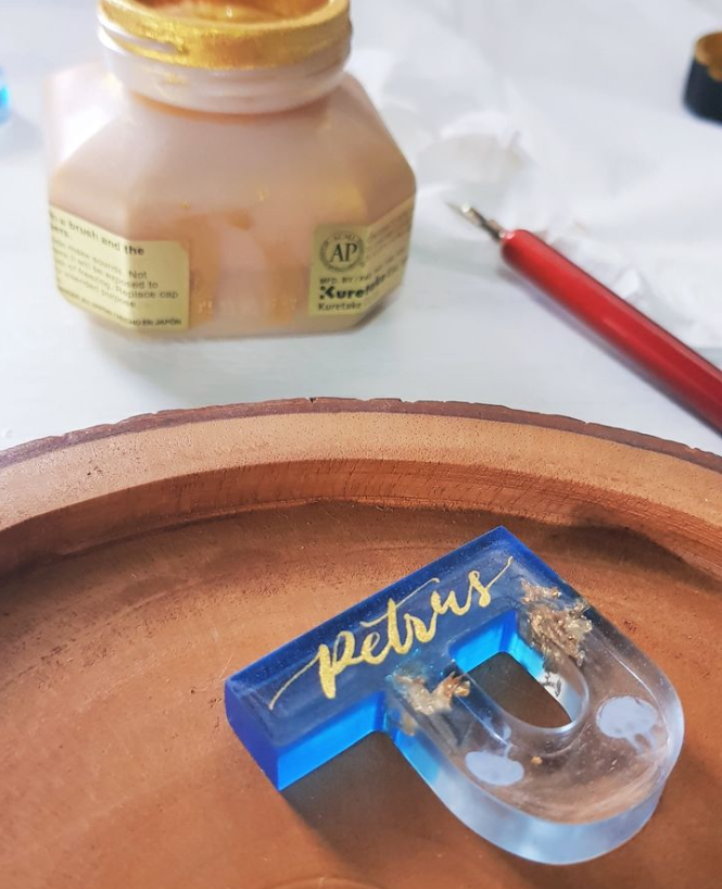 Handmade resin keychain with calligraphy name